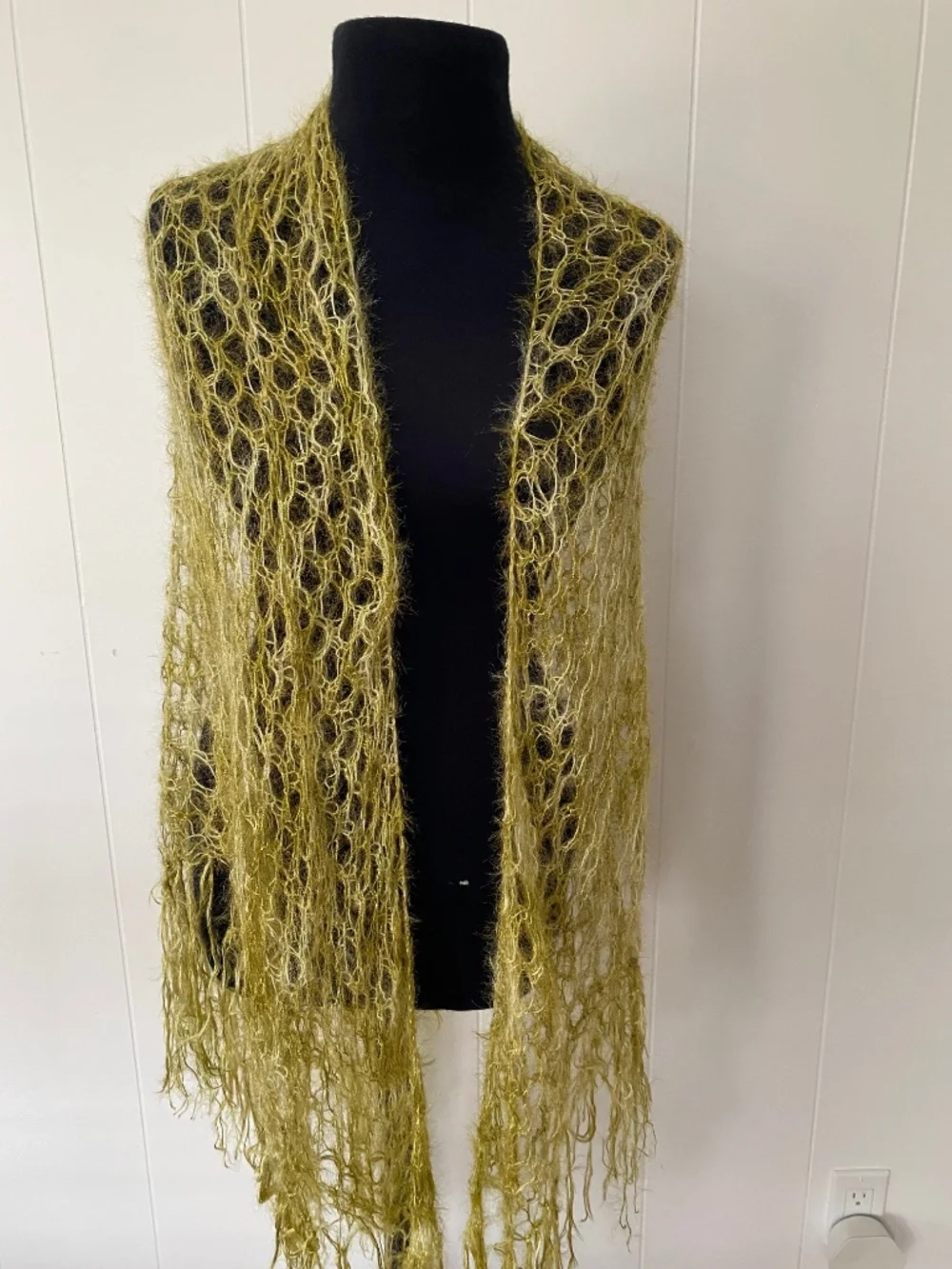 Wonderful Hand Knit Shawl - Picture 8 of 10